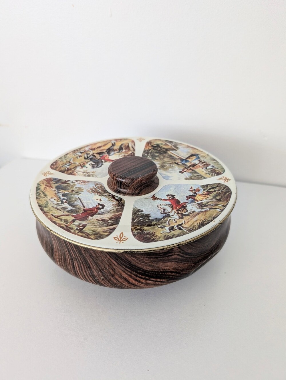 English Tin Vintage Hunting Scenes